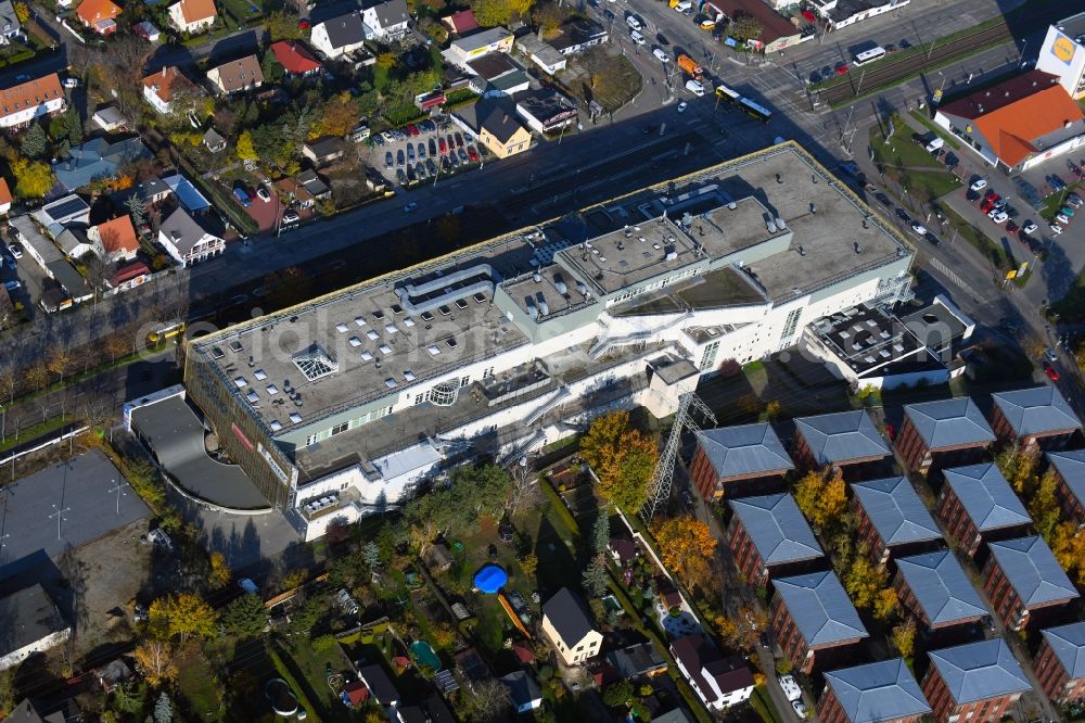 Aerial photograph Berlin - Building of the shopping center Hansa Center Berlin on Hansastrasse in the district Hohenschoenhausen in Berlin, Germany
