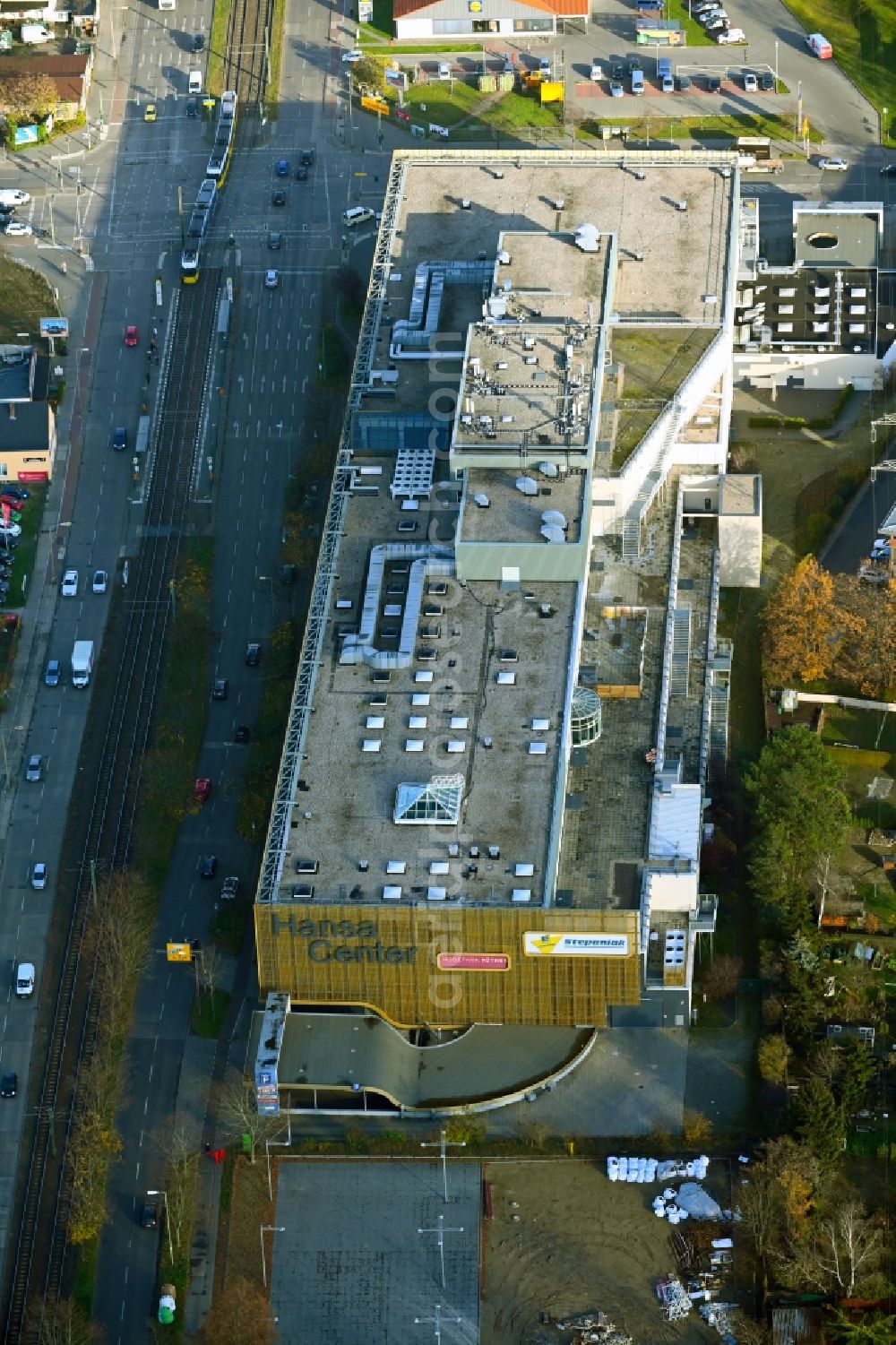 Aerial image Berlin - Building of the shopping center Hansa Center Berlin on Hansastrasse in the district Hohenschoenhausen in Berlin, Germany