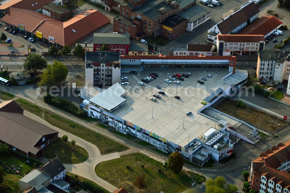 Magdeburg from the bird's eye view: Building of the shopping center Kaufland in the district Sudenburg in Magdeburg in the state Saxony-Anhalt, Germany