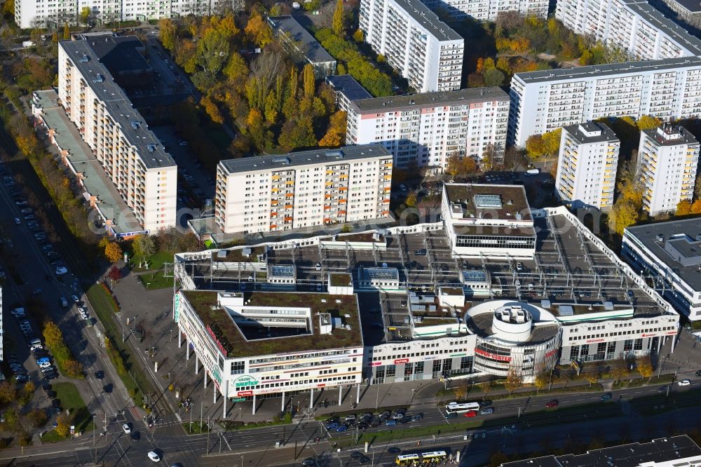Aerial image Berlin - building of the shopping center Linden-Center Berlin on Prerower Platz in the district Neu-Hohenschoenhausen in the district Hohenschoenhausen in Berlin, Germany