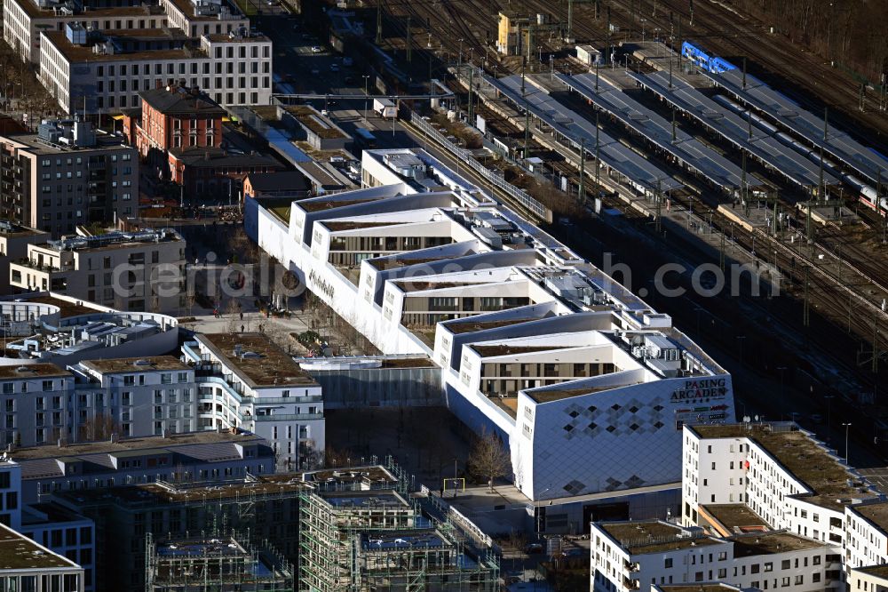 München from the bird's eye view: Building of the shopping center Pasing Arcaden 2 on Pasinger Bahnhofsplatz in the district Pasing-Obermenzing in Munich in the state Bavaria, Germany
