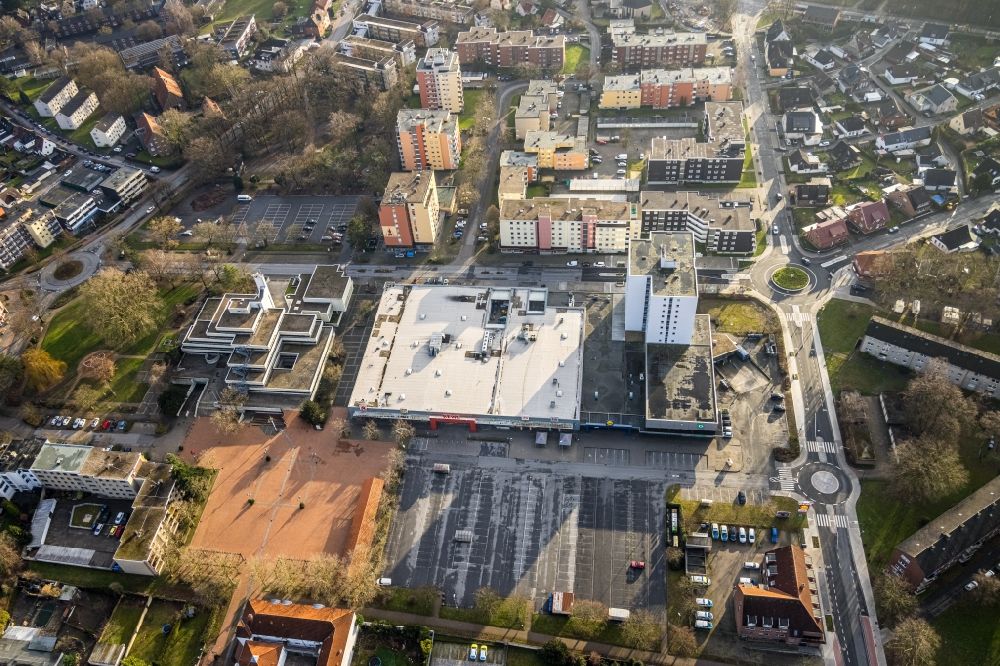 Aerial photograph Hamm - Building of the shopping center Rathaus-Center overlooking renovation work on the local highrise building on Friedrich-Ebert-Strasse - Rautenstrauchstrasse in the district Bockum-Hoevel in Hamm in the state North Rhine-Westphalia, Germany