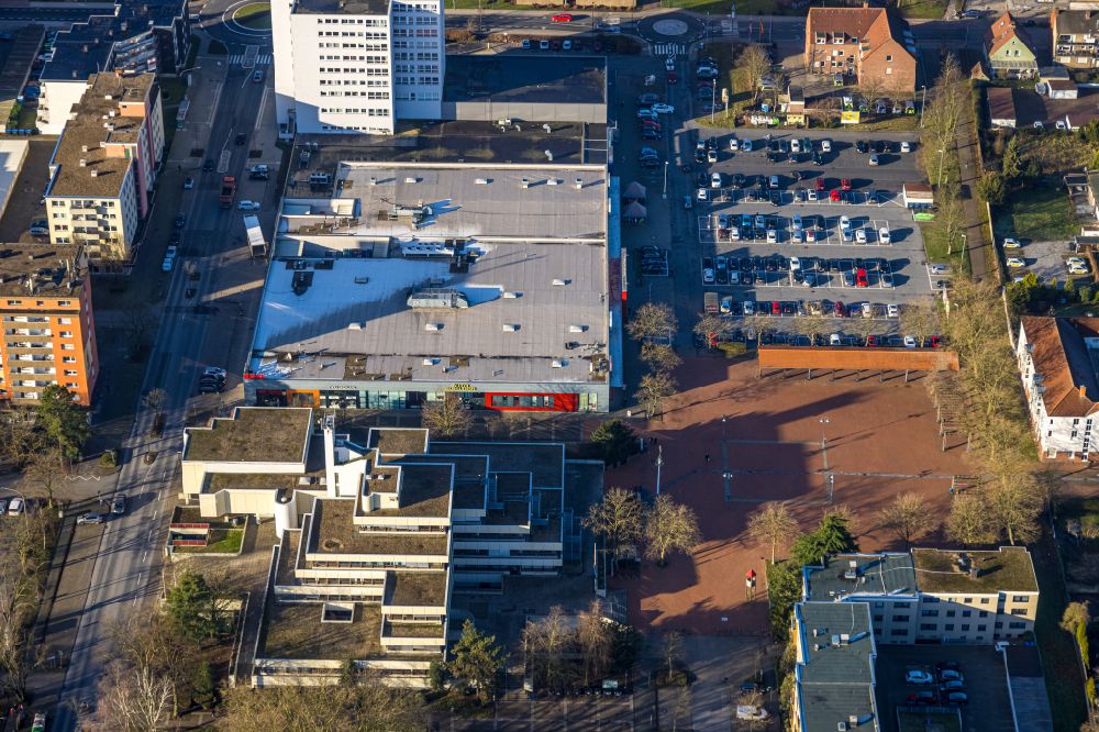 Aerial image Hamm - Building of the shopping center Rathaus-Center overlooking renovation work on the local highrise building on Friedrich-Ebert-Strasse - Rautenstrauchstrasse in the district Bockum-Hoevel in Hamm in the state North Rhine-Westphalia, Germany