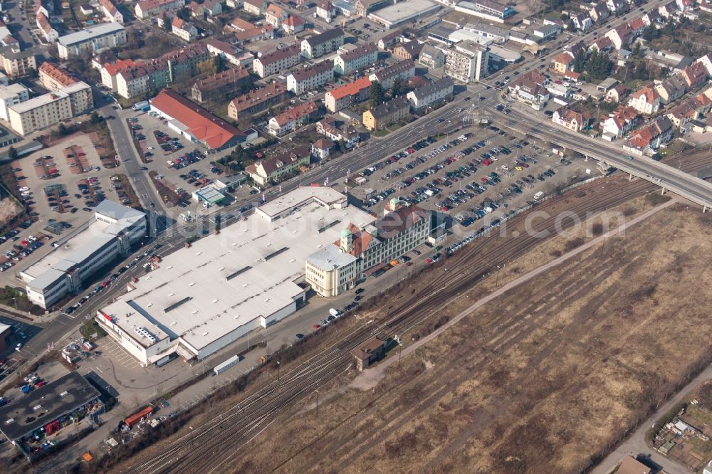 Landau in der Pfalz from above - Building of the shopping center real,- SB-Warenhaus GmbH in the district Queichheim in Landau in der Pfalz in the state Rhineland-Palatinate, Germany