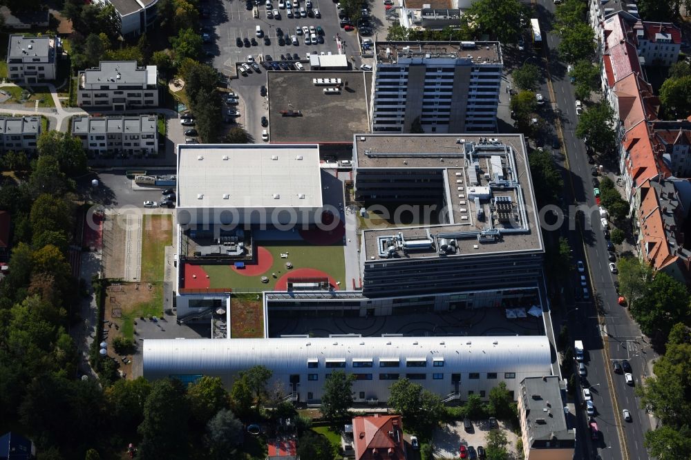 Aerial photograph Berlin - Building of the shopping center Zehlendorfer Welle on Clayallee in the district Zehlendorf in Berlin, Germany