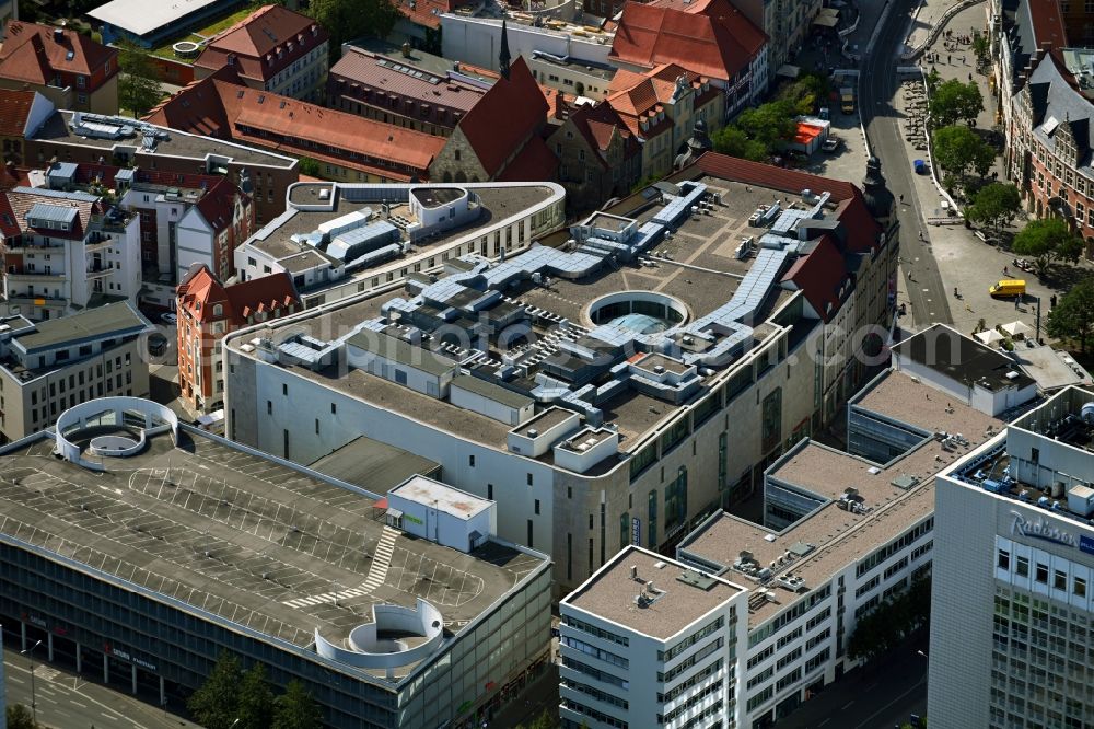 Aerial image Erfurt - Shopping mall Anger 1 to see the ECE in Erfurt in Thuringia. At the old department store to a new building connects with parking garage