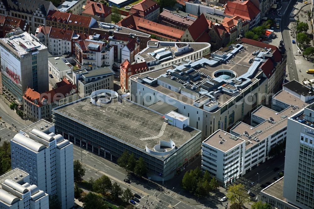Aerial photograph Erfurt - Shopping mall Anger 1 to see the ECE in Erfurt in Thuringia. At the old department store to a new building connects with parking garage