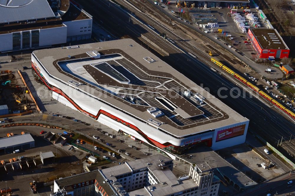 Aerial photograph Berlin - Building complex of the shopping center East Side Mall on Tamara-Danz-Strasse on Anschutz - Areal in the district Bezirk Friedrichshain-Kreuzberg in Berlin, Germany