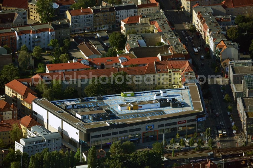 Berlin from the bird's eye view: View of shopping center on Elcknerplatz at Berlin - Köpenick