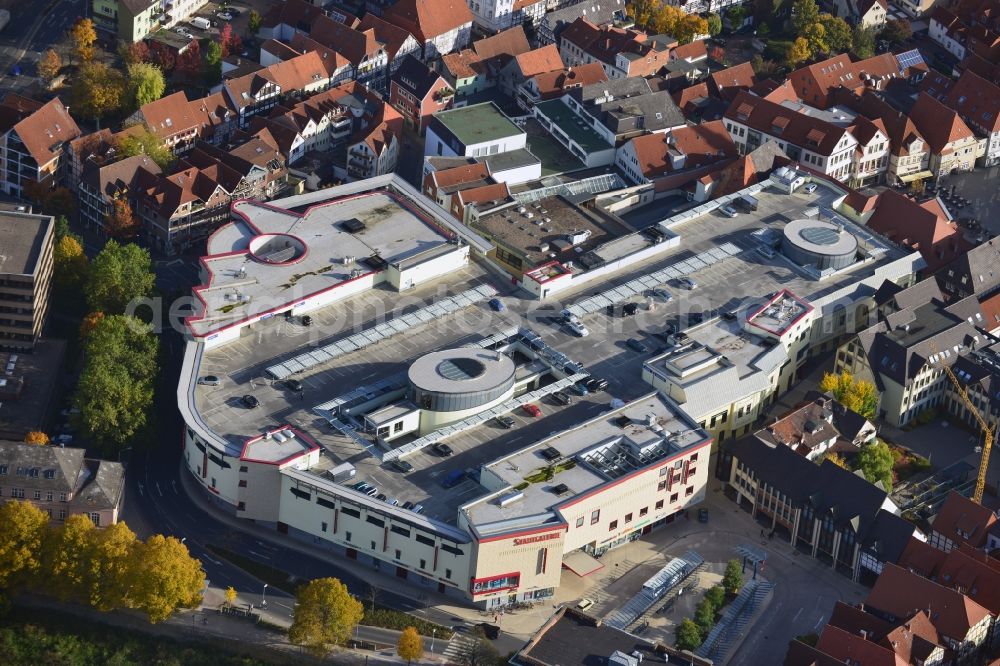 Aerial photograph Hameln - View of the ECE shopping center City Gallery in the historic old town in the center of Hameln in Lower Saxony