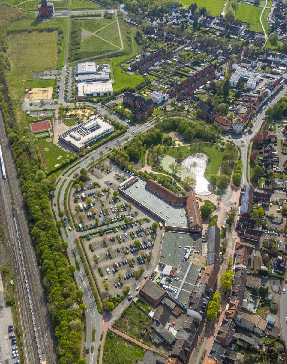 Bönen from the bird's eye view: Building of the shopping center on Bahnhofstrasse with park and community pond in Boenen in the Ruhr area in the state North Rhine-Westphalia, Germany