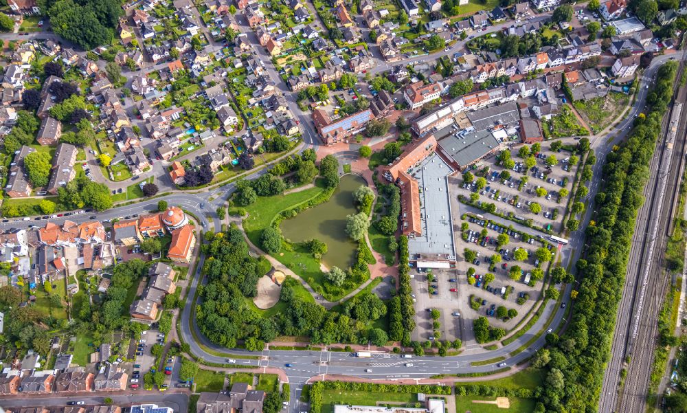 Bönen from the bird's eye view: Building of the shopping center on Bahnhofstrasse with Park and Gemeindeteich in the district Nordboegge in Boenen at Ruhrgebiet in the state North Rhine-Westphalia, Germany