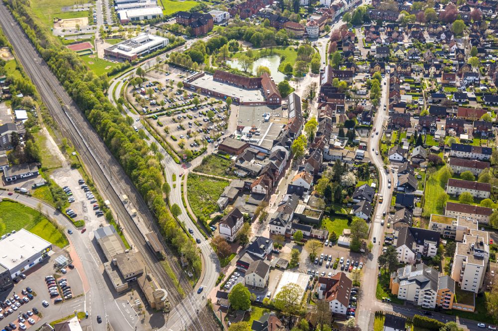 Bönen from above - Building of the shopping center on Bahnhofstrasse with Park and Gemeindeteich in the district Nordboegge in Boenen at Ruhrgebiet in the state North Rhine-Westphalia, Germany