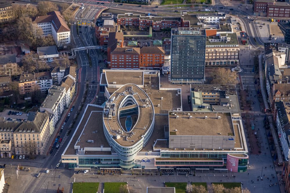 Duisburg from above - Building of the shopping center CityPalais on the Koenigstrasse in the district Dellviertel in Duisburg at Ruhrgebiet in the state North Rhine-Westphalia, Germany