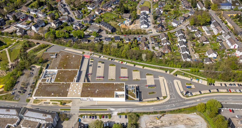 Aerial photograph Heiligenhaus - Building of the shopping center Forum Hitzbleck on street Westfalenstrasse in Heiligenhaus at Ruhrgebiet in the state North Rhine-Westphalia, Germany