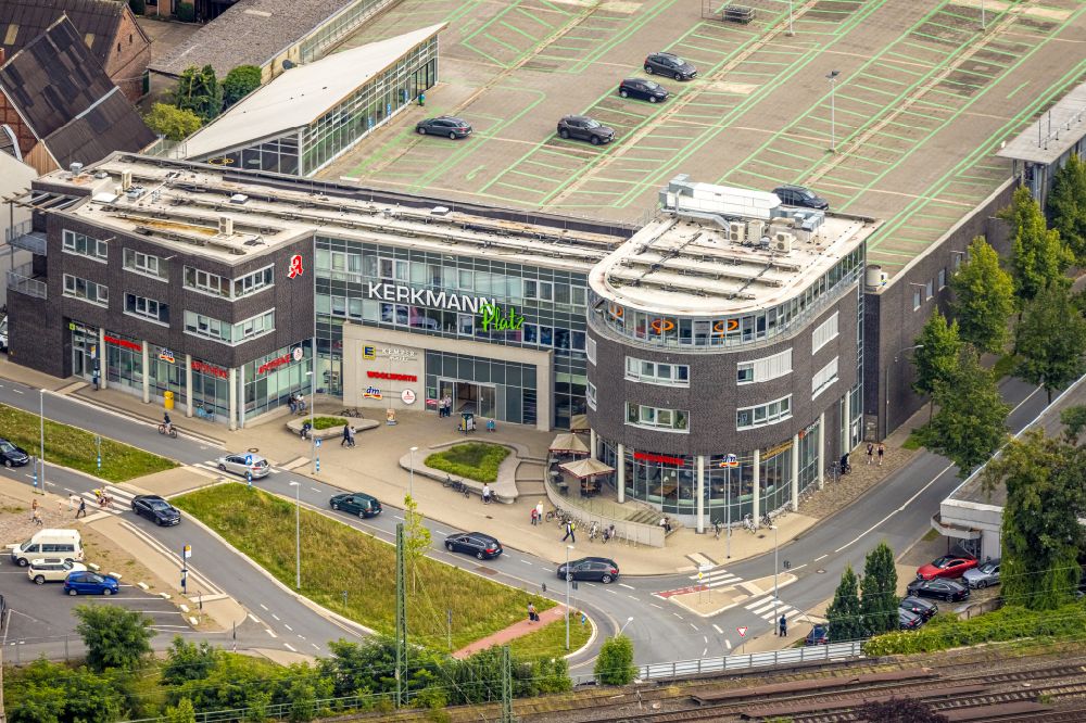 Aerial photograph Ahlen - Building of the shopping center Kerkmann Platz on place Gebrueder-Kerkmann-Platz in the district Innenstadt in Ahlen in the state North Rhine-Westphalia, Germany
