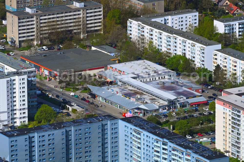 Aerial image Neu-Hohenschönhausen - Building of the shopping center on Randowstrasse in Neu-Hohenschoenhausen in the state Berlin, Germany