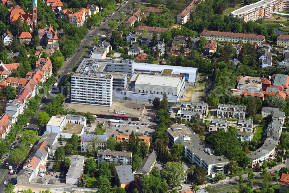 Aerial photograph Berlin - Building of the shopping center Zehlendorfer Welle in the district Zehlendorf in Berlin, Germany