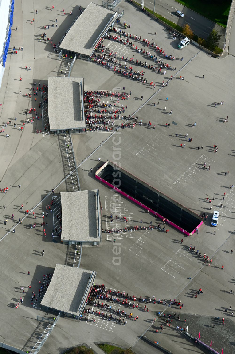 München from the bird's eye view: Crowds of people in front of the entrance control of football fans at the entrances to the security check on the sports facility grounds of the arena of the stadium Allianz Arena on Werner-Heisenberg-Allee in the district Freimann in Munich in the state Bavaria, Germany