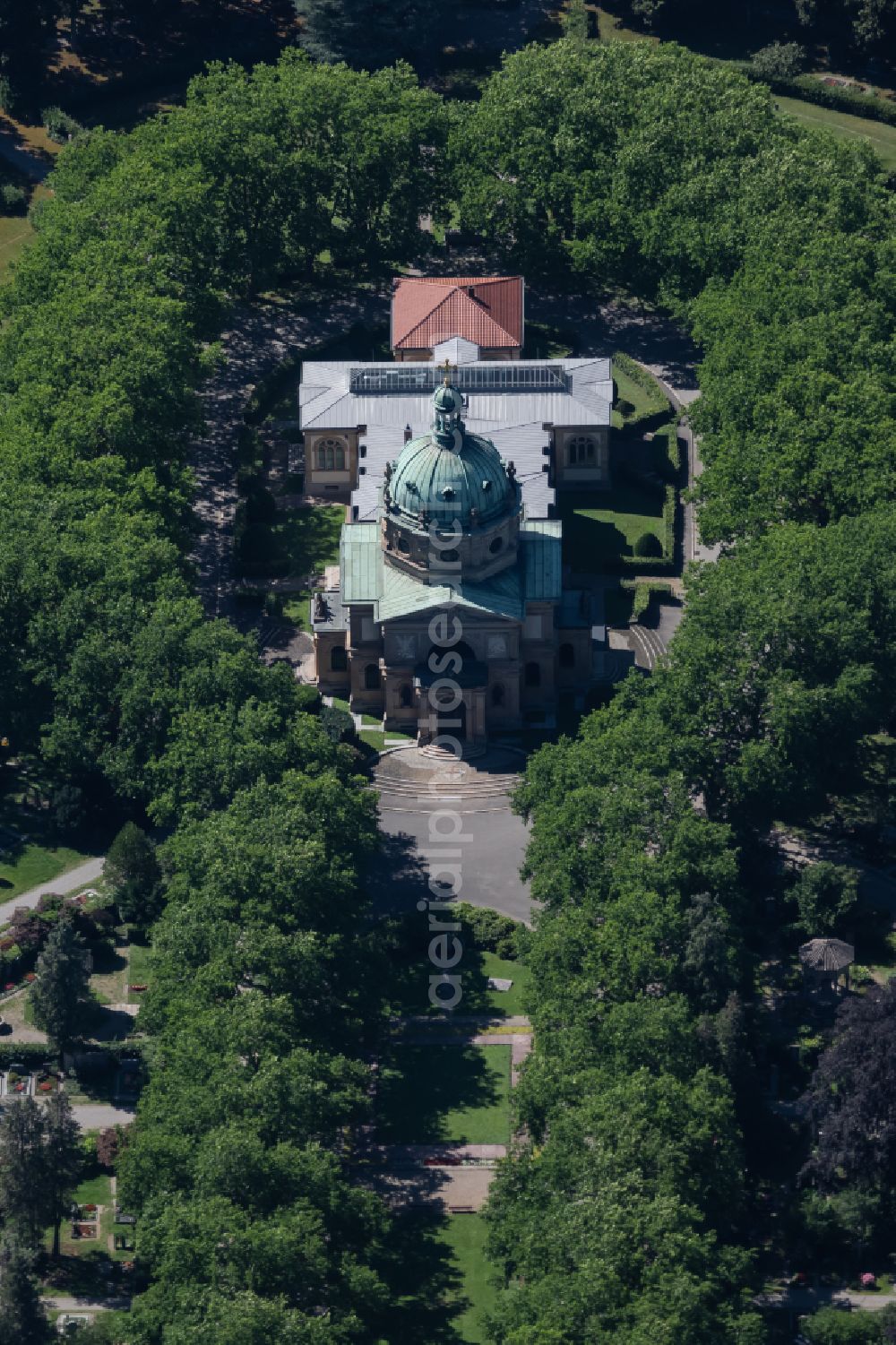 Aerial photograph Freiburg im Breisgau - Crematory and funeral hall for burial in the grounds of the cemetery on street Friedhofstrasse in the district Stuehlinger in Freiburg im Breisgau in the state Baden-Wuerttemberg, Germany