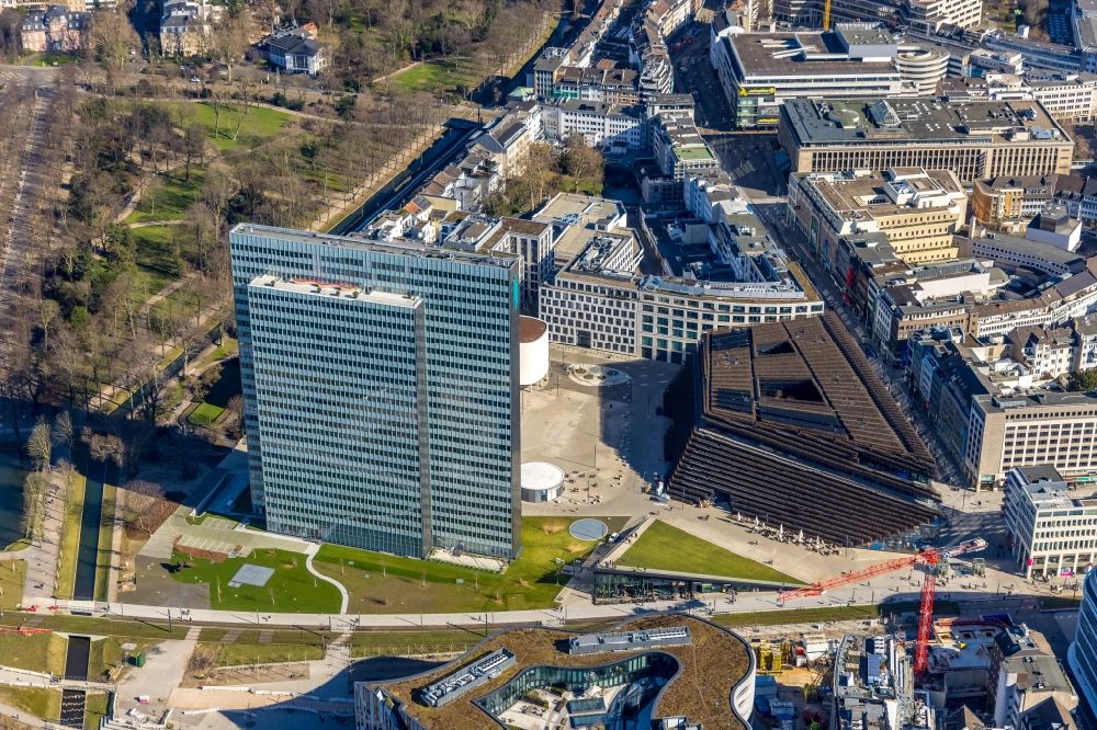 Düsseldorf from the bird's eye view: Construction of retail and office property Koe-Bogen in Dusseldorf in North Rhine-Westphalia