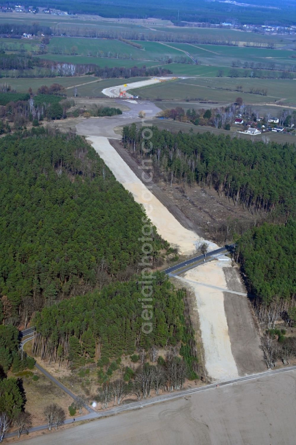 Aerial photograph Friedersdorf - Construction site with earthworks and landfills on train line crossing for the laying of pipelines of the new Europaeischen Gas-Anbindungsleitung ( Eugal ) in Friedersdorf in the state Brandenburg, Germany
