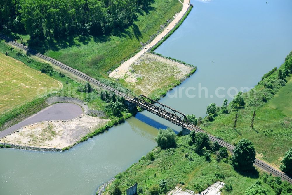 Aerial photograph Elbe-Parey - Guesen Railway Bridge over the Elbe-Havel-Canel in the state Saxony-Anhalt