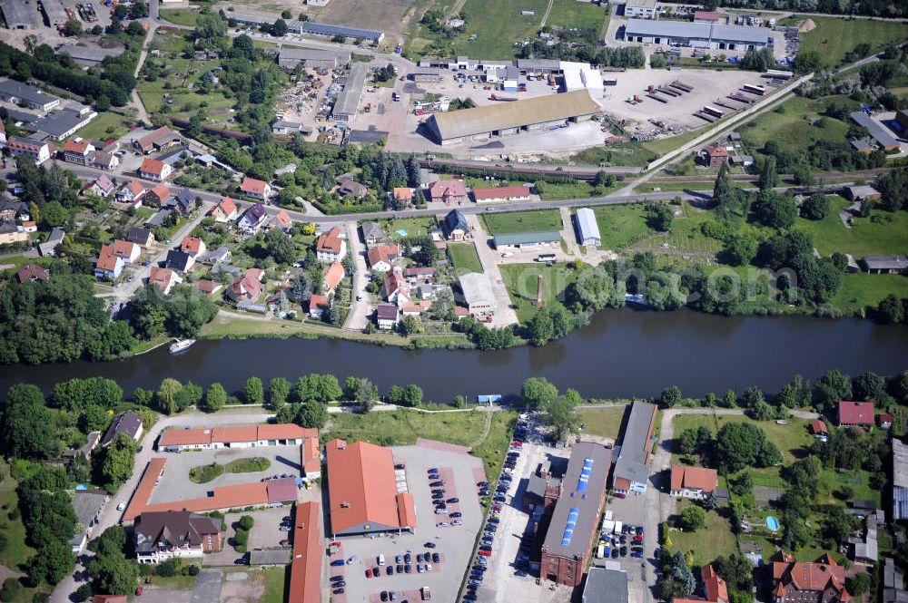 Aerial photograph Genthin - Blick über den Elbe-Havel-Kanal von Süd nach Nord. Flussverlauf von Seedorf über Genthin bis Kader Schleuse. View over the Elbe-Havel-Canal from south to north.