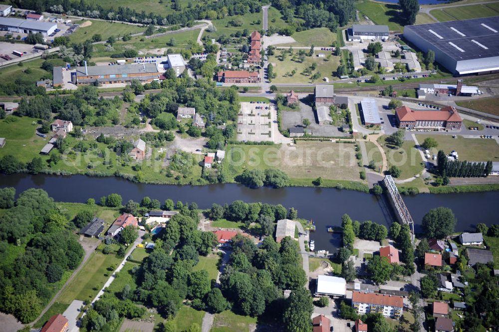 Genthin from the bird's eye view: Blick über den Elbe-Havel-Kanal von Süd nach Nord. Flussverlauf von Seedorf über Genthin bis Kader Schleuse. View over the Elbe-Havel-Canal from south to north.
