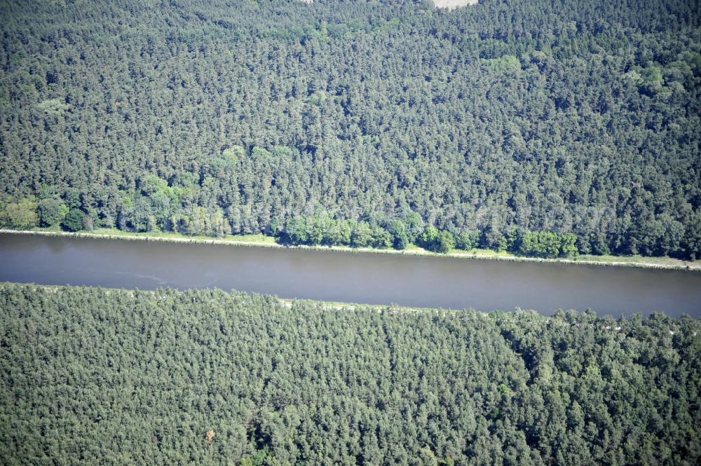 Genthin from above - Blick über den Elbe-Havel-Kanal von Süd nach Nord. Flussverlauf von Seedorf über Genthin bis Kader Schleuse. View over the Elbe-Havel-Canal from south to north.