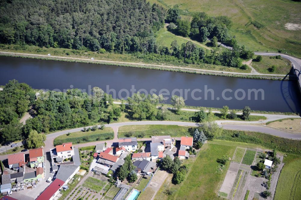 Genthin from the bird's eye view: Blick über den Elbe-Havel-Kanal von Süd nach Nord. Flussverlauf von Seedorf über Genthin bis Kader Schleuse. View over the Elbe-Havel-Canal from south to north.
