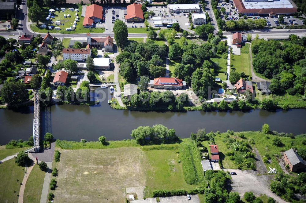 Aerial image Genthin - Blick über den Elbe-Havel-Kanal von Nord nach Süd. Flussverlauf von Kader Schleuse über Genthin bis Seedorf. View over the Elbe-Havel-Canal from north to south.
