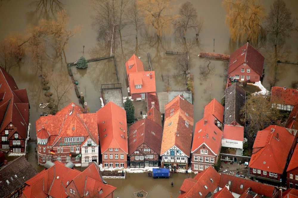 Aerial photograph Hitzacker - Blick auf das Elbe-Hochwasser bei Hitzacker. Die komplette Altstadt von Hitzacker wurde durch den Fluss überschwemmt. Hier der Blick über die Elbstraße auf das Jeetzelufer.