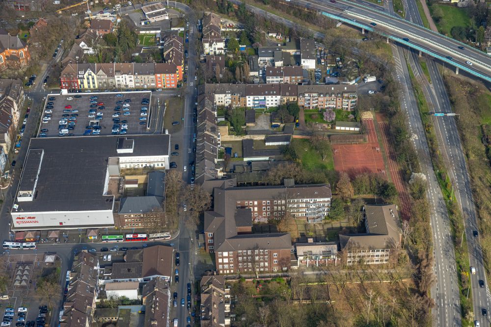 Aerial photograph Duisburg - Electronic retailer Media Markt at August-Bebel-Platz in Duisburg in the state North Rhine-Westphalia NRW