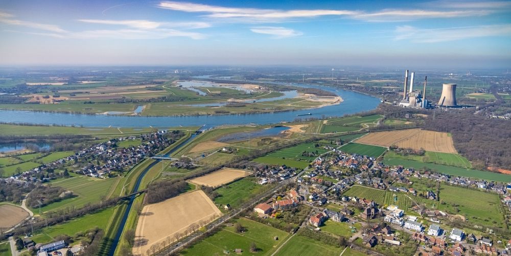 Aerial photograph Dinslaken - Emscher flows into the Rhine near Dinslaken at Ruhrgebiet in North Rhine-Westphalia