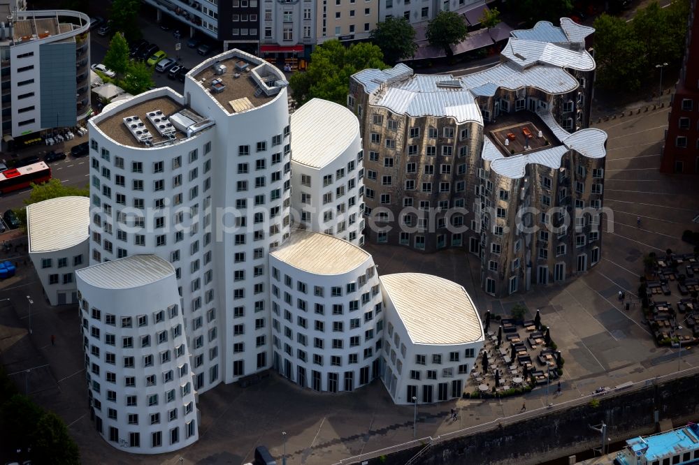 Aerial photograph Düsseldorf - Office building Neuer Zollhof on Medienhafen on Ufer of Rhein in Duesseldorf at Ruhrgebiet in the state North Rhine-Westphalia, Germany. The Neuer Zollhof is a building ensemble in the Duesseldorf Media Harbor. The buildings are also known as Gehry buildings after their architect and designer Frank Gehry