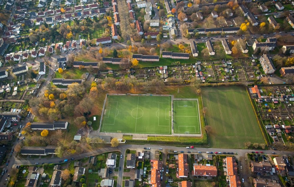 Aerial image Duisburg - Ensemble of sports grounds DJK Vierlinden 28 e.V. in the district Vierlinden in Duisburg in the state North Rhine-Westphalia
