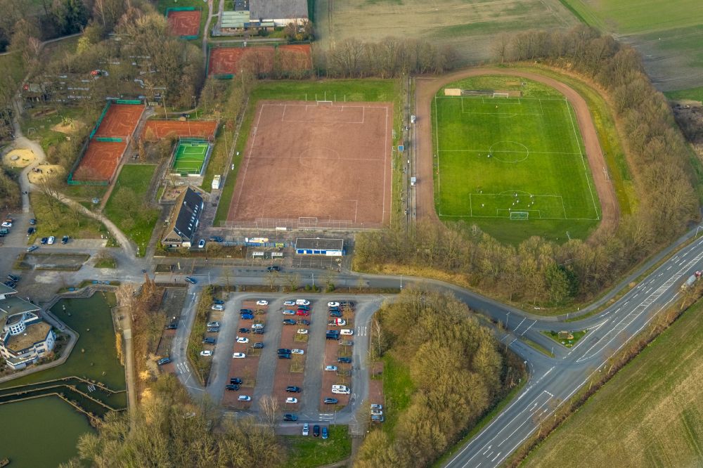 Aerial photograph Pelkum - Ensemble of sports facilities and outdoor pool in Selbachpark in Pelkum in the Ruhr area in the state of North Rhine-Westphalia, Germany