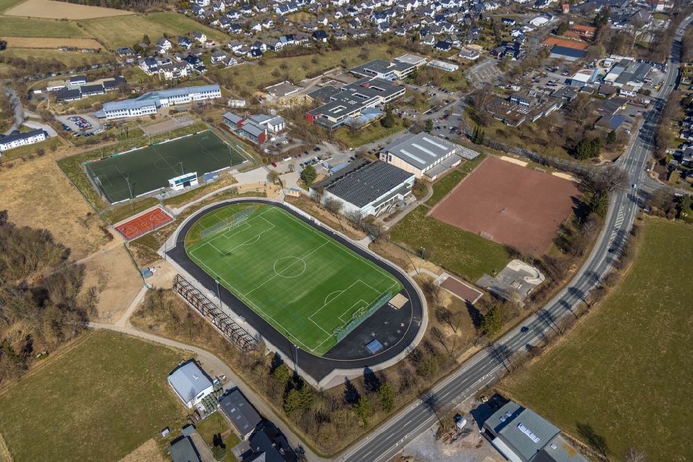Brilon from the bird's eye view: Ensemble of sports grounds and of Gebaeudekomplex of Heinrich-Luebke-Schule in Brilon in the state North Rhine-Westphalia, Germany
