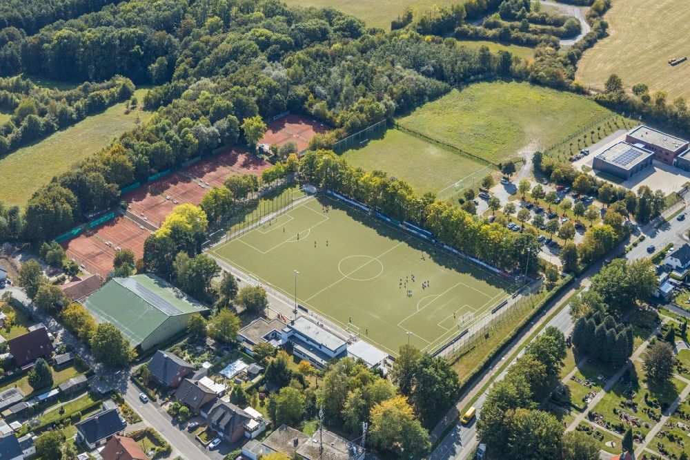 Opherdicke from the bird's eye view: Ensemble of sports grounds of Haarstrang Sportanlage on Unnaer Strasse in Opherdicke in the state North Rhine-Westphalia, Germany