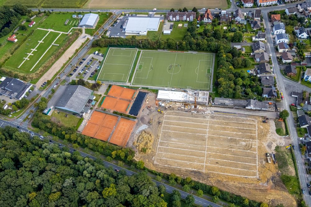 Hamm from above - Ensemble of sports grounds with football fields, tennis courts, von-Thuenen-Hall and building lot for archery site at Hubert-Westermeier-street in Hamm in the state North Rhine-Westphalia