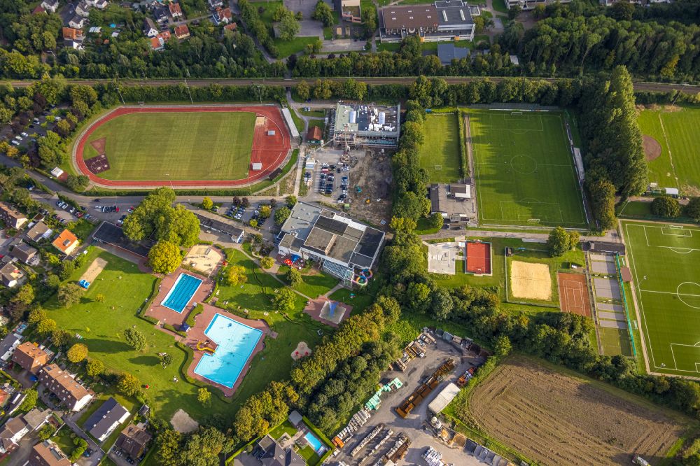 Werl from the bird's eye view: Ensemble of sports grounds with the Heinrich Buchgeister Stadion on the street Hoeppe in Werl at Ruhrgebiet in the state North Rhine-Westphalia, Germany