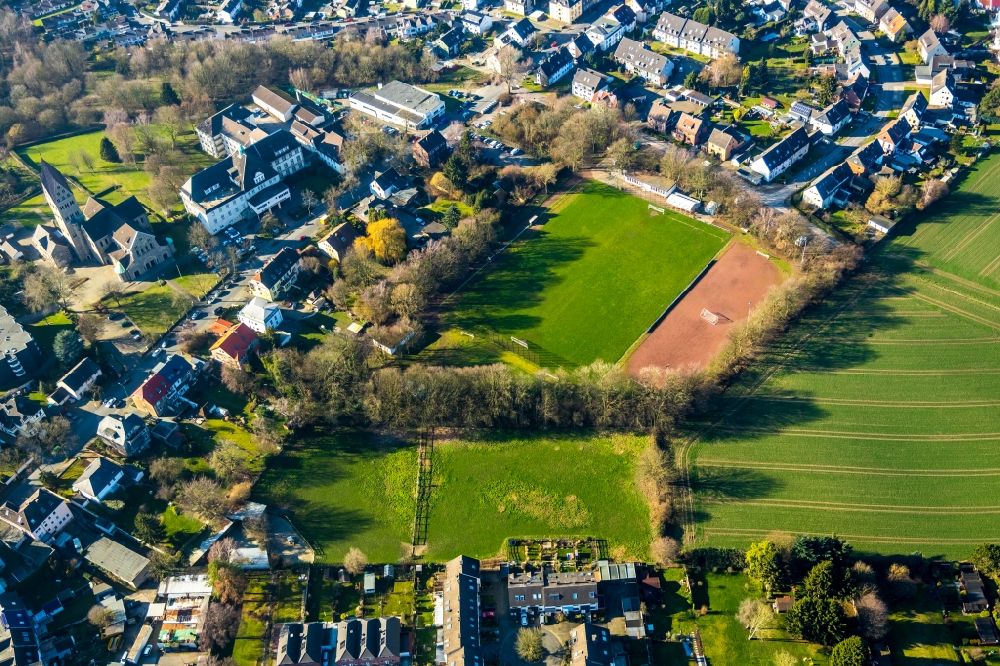 Bochum from the bird's eye view: Ensemble of sports grounds Am Hillerberg in the district Hiltrop in Bochum in the state North Rhine-Westphalia, Germany