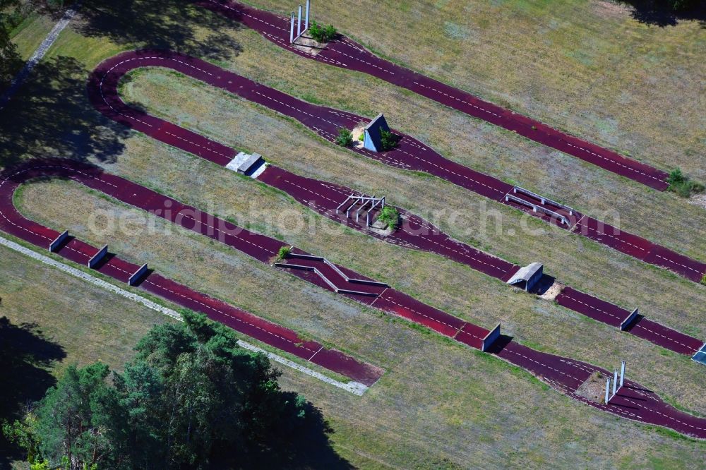 Aerial photograph Berlin - Ensemble of sports grounds with obstacle parkour track in the district Kladow in Berlin, Germany