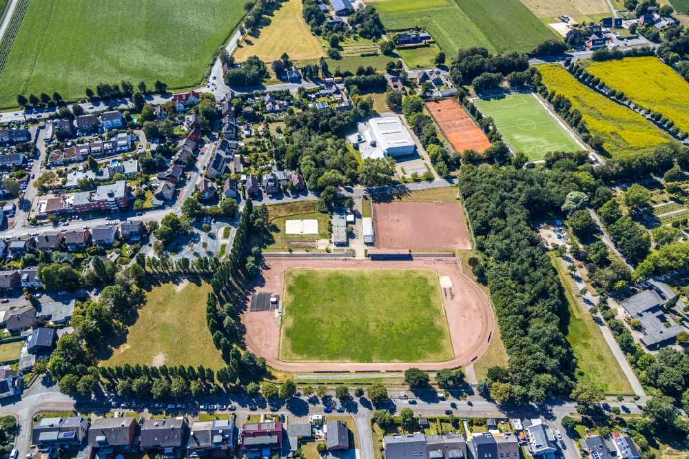 Aerial image Bottrop - Ensemble of sports grounds on Loewenfeldstrasse in the district Kirchhellen in Bottrop in the state North Rhine-Westphalia, Germany