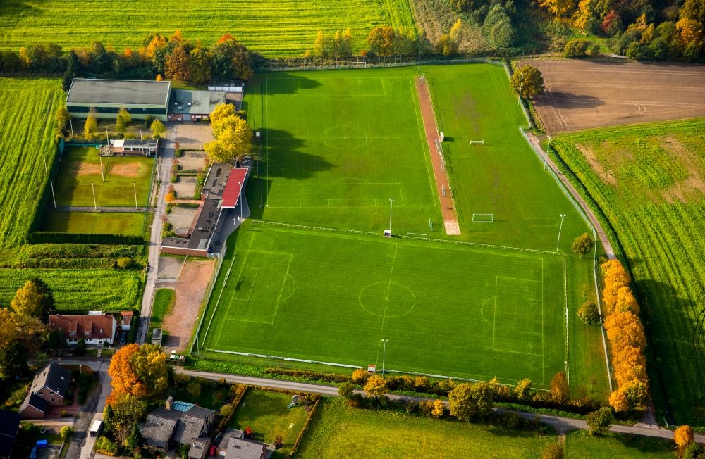 Hamm from the bird's eye view: Ensemble of sports grounds and the multi-purpose hall Giesendahl in the autumnal Uentrop part of Hamm in the state of North Rhine-Westphalia