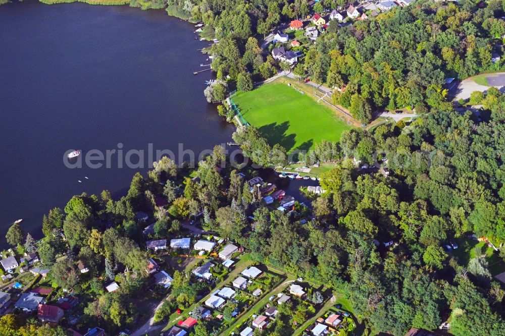 Aerial photograph Rüdersdorf - Ensemble of sports grounds on Ringstrasse in the district Hennickendorf in Ruedersdorf in the state Brandenburg, Germany