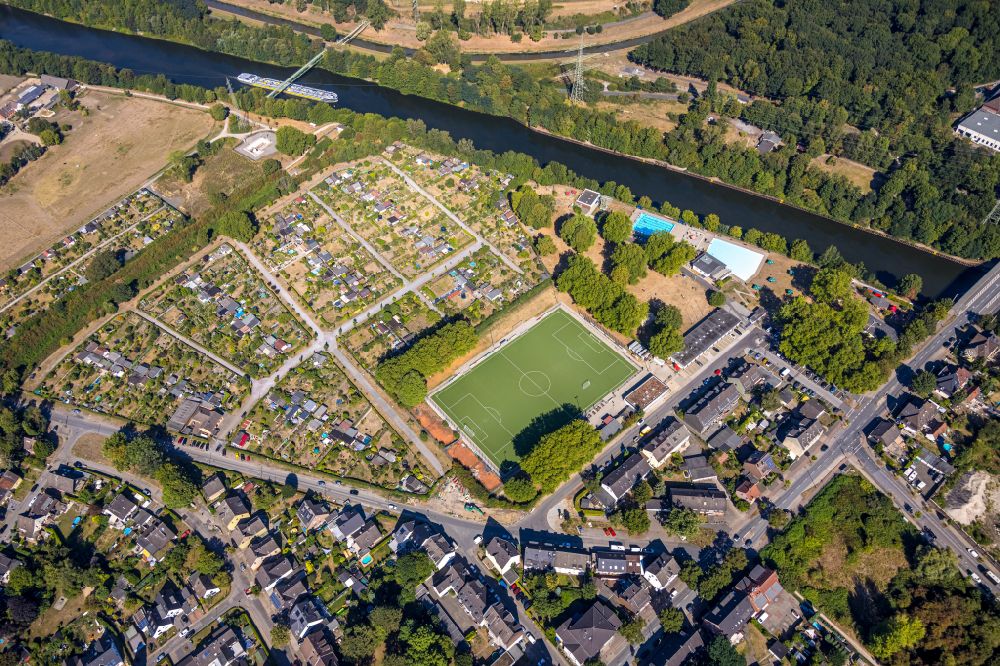 Aerial image Essen - Ensemble of sports grounds on street Scheppmannskamp in the district Dellwig in Essen at Ruhrgebiet in the state North Rhine-Westphalia, Germany