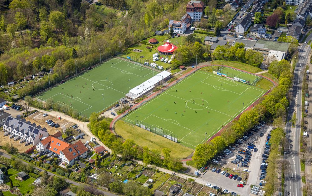 Aerial photograph Velbert - Ensemble of sports grounds of Sportclub Velbert eV on Von-Boettinger-Strasse in Velbert in the state North Rhine-Westphalia, Germany