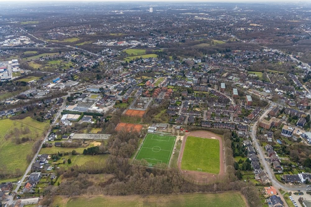 Oberhausen from above - Ensemble of sports grounds Sportfreunde Koenigshardt 1930 e.V. in the district Sterkrade-Nord in Oberhausen at Ruhrgebiet in the state North Rhine-Westphalia, Germany